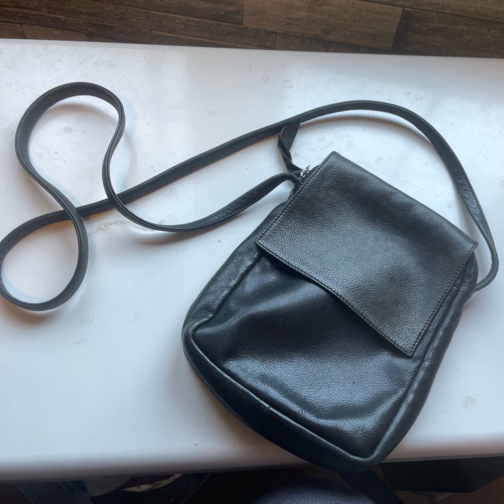 SVEN Black Leather Handbag